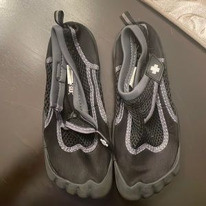 Kids water shoes size 2/3